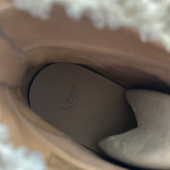 Ugg Australia Woman’s Montrose Sneaker, Zip Back- EUC - Picture 10 of 15